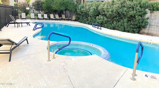 Building Photo - 4533 N 22nd St