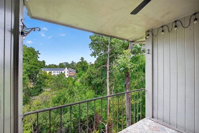 Building Photo - 6547 Bayou Glen Rd