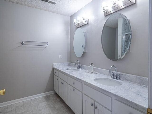 Building Photo - 655 Torrey Pines Dr