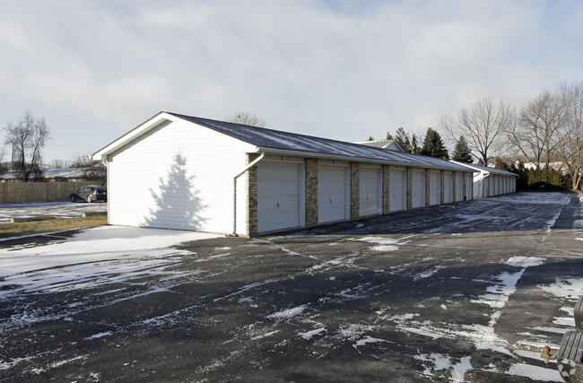 Garages - Lakewood Apartments