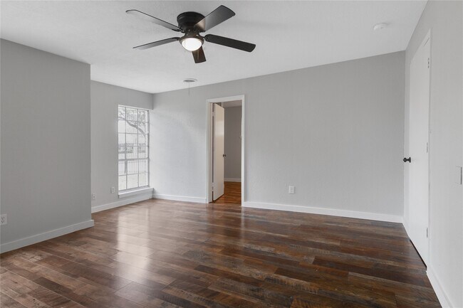 Building Photo - 7638 Parker Rd