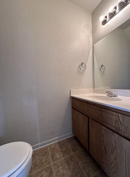 Building Photo - 4210 Primrose Dr