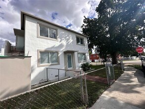 Building Photo - 1703 NW 34th Ave