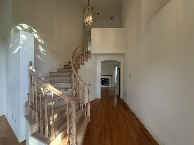 Building Photo - 2 Chickadee Ln