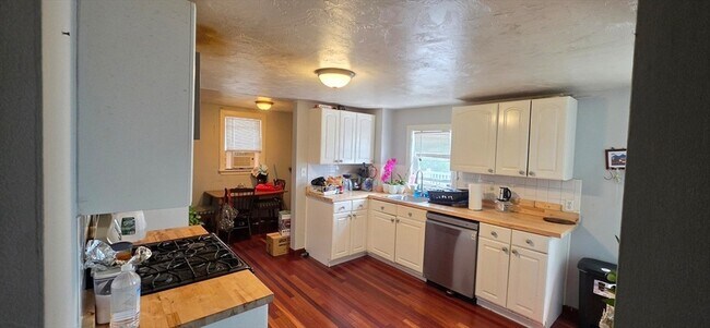 Building Photo - 14 Vara Ln
