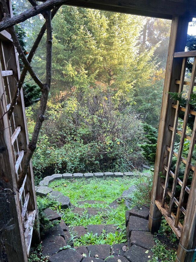 Building Photo - Mckinleyville House Tier 1