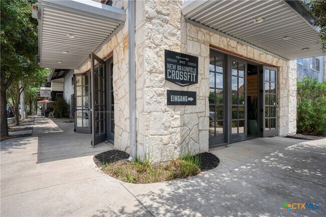 Building Photo - 1208 N Academy Ave