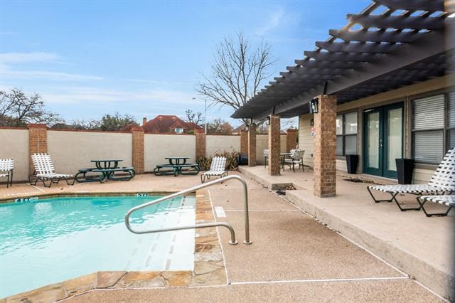 Building Photo - 352 W Harwood Rd