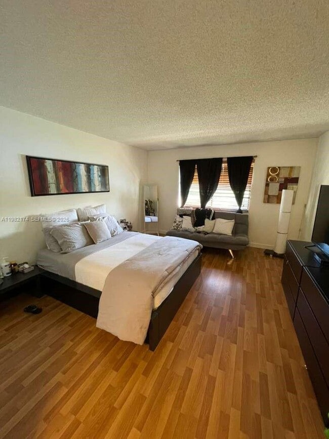 Building Photo - 436 Lakeview Dr