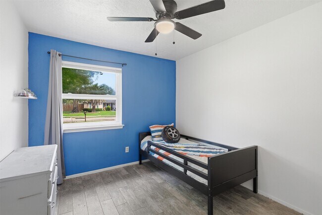 Building Photo - 17211 Camberwell Green Ln
