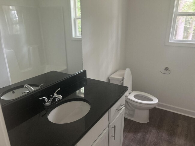 Building Photo - 320 Groves Ave