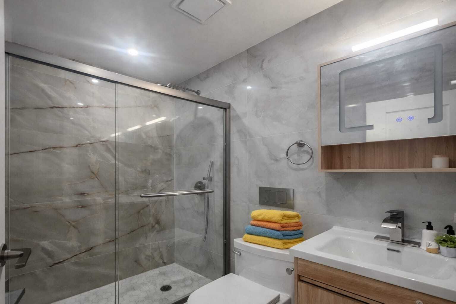 Building Photo - 1424 E 102nd St