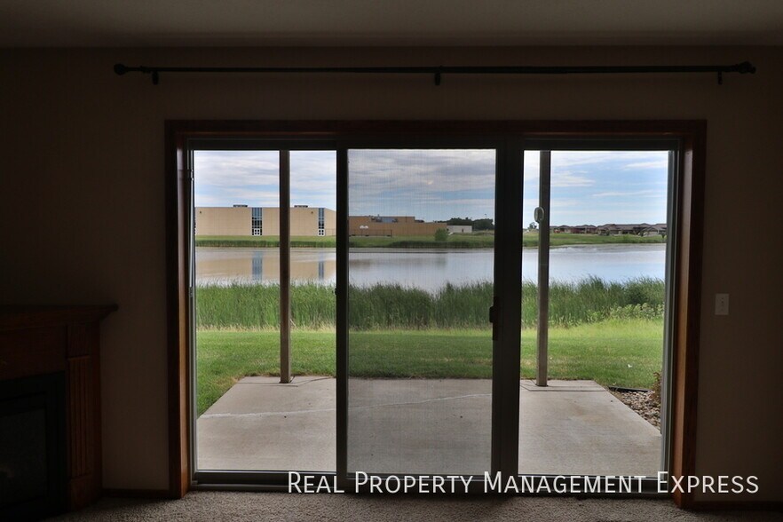 Building Photo - Fantastic 2 Bedroom 2 Bathroom Condo on th...