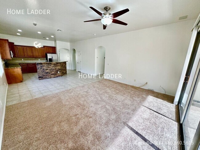 Building Photo - 6822 S 55th Ln