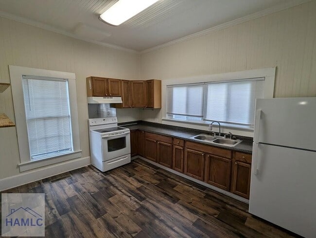 Building Photo - 414 N Caswell St