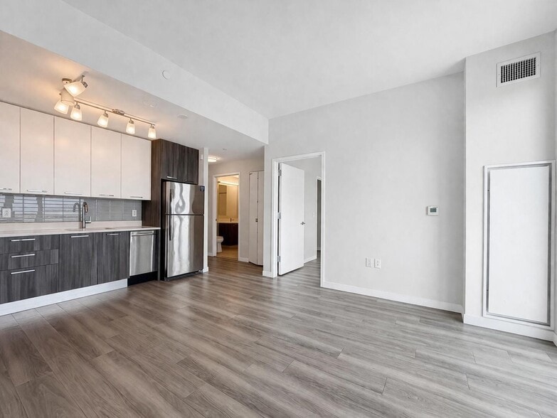 Building Photo - 1524 Sheepshead Bay Rd
