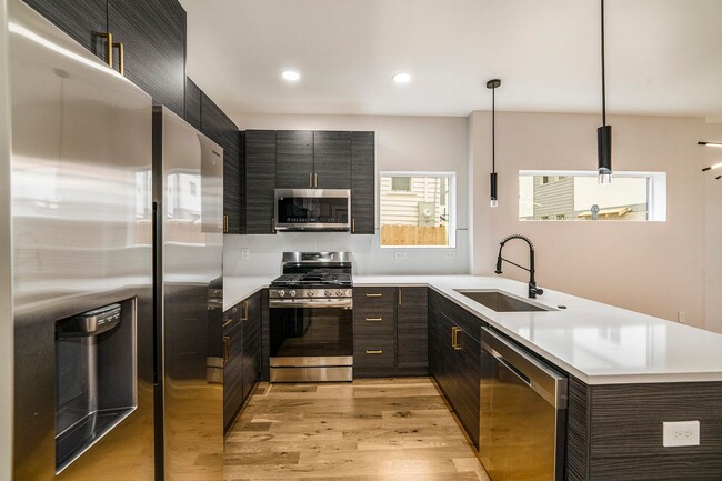 Building Photo - Back Duplex in Denver's Jefferson Park Nei...