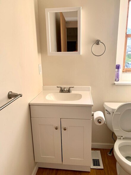 Building Photo - 207 N 1st St