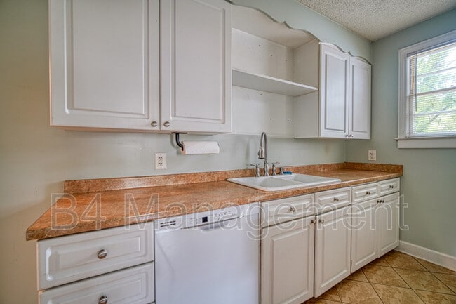 Building Photo - 534 Lucerne Dr