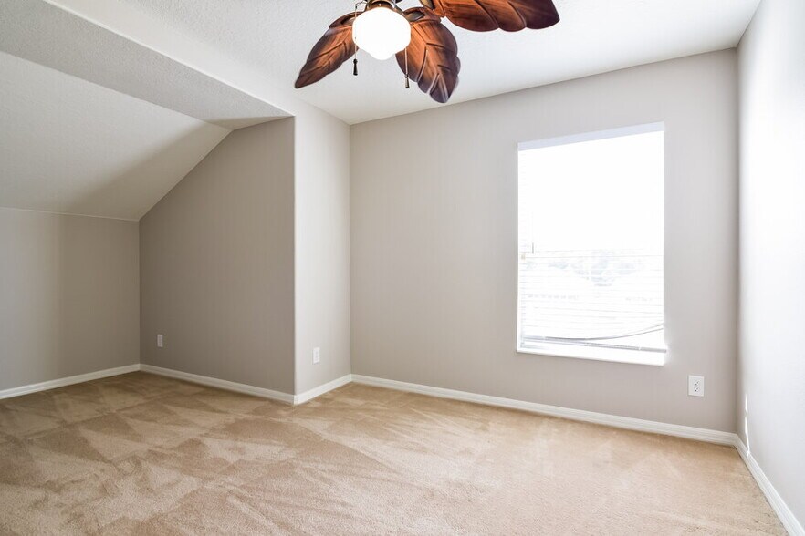 Building Photo - 8574 Deer Chase Dr