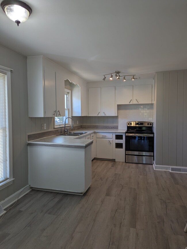 Building Photo - 6612 Woodstream Dr