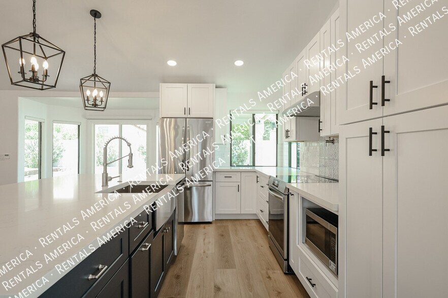 Building Photo - 4812 E Aire Libre Ave