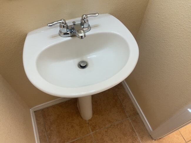 Building Photo - 3635 Buckskin Loop NE