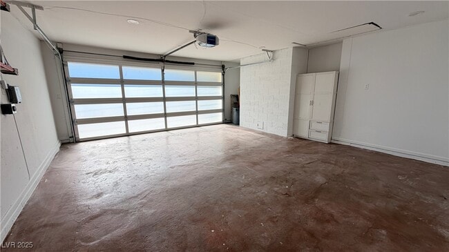 Building Photo - 1819 S Beverly Way