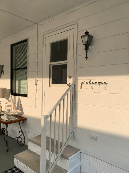 Building Photo - 913 Oleander St