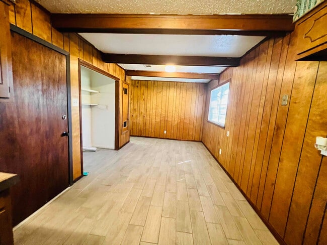 Building Photo - 14616 Joan Dr