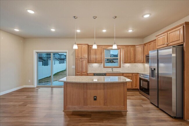 Building Photo - Modern, spacious, and move-in ready—this is the rental you’ve been waiting for!