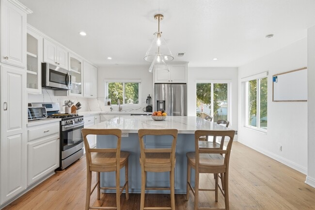 Building Photo - 125 S Juanita Ave