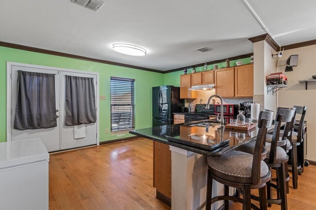 Building Photo - 120 Live Oak Ln