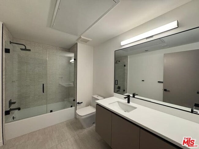 Building Photo - 955 Fedora St