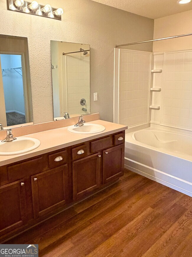 Building Photo - 227 Brooklet Cir