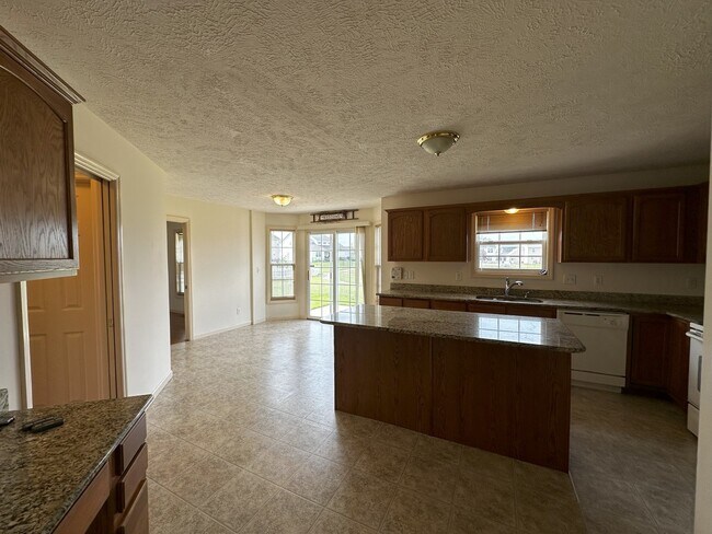 Building Photo - 3922 Wildflower Dr