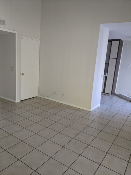 Building Photo - 1811 E Grand Ave