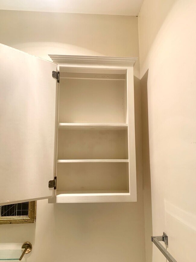 Building Photo - 405 N Madison St