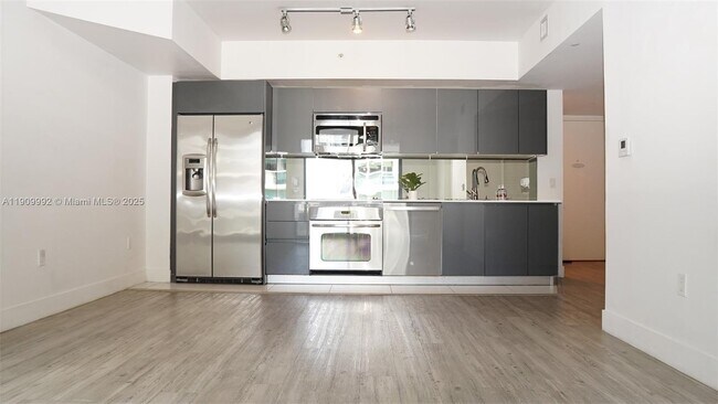 Building Photo - 31 SE 6th St