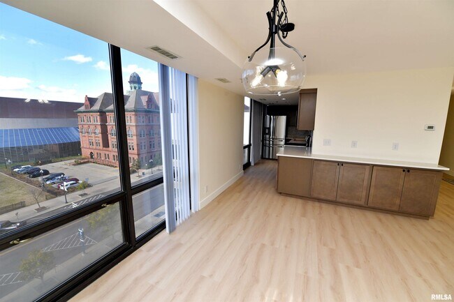 Building Photo - 123 SW Jefferson Ave