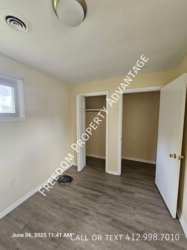Building Photo - 130 Hall Ave