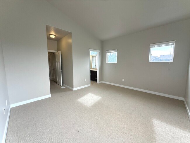 Building Photo - AVAILABLE JULY 1ST | 3 BED | 2.5 BATH | $2,295/MO