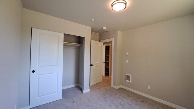 Building Photo - 3113 E Camellia Way