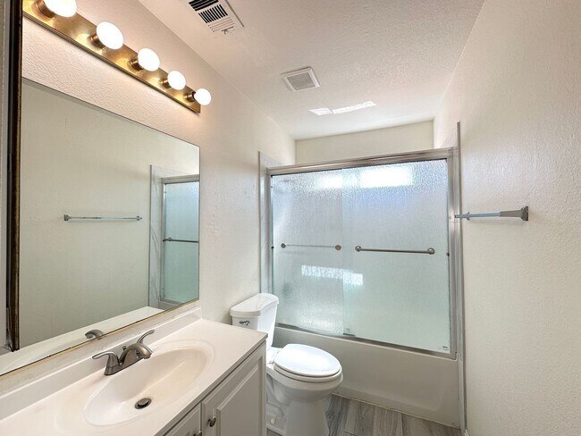 Building Photo - Reflections At The Lakes