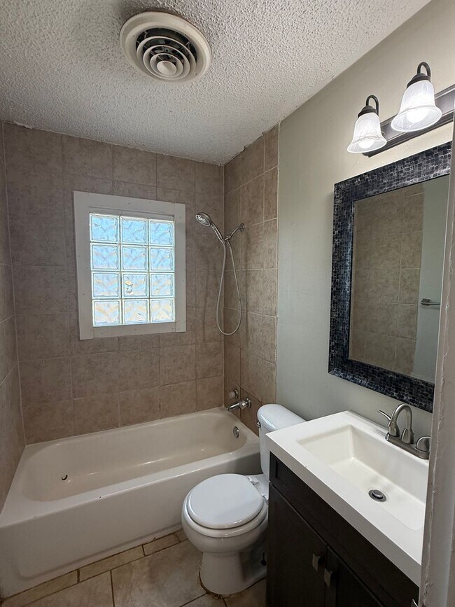 Building Photo - 2613 40th St