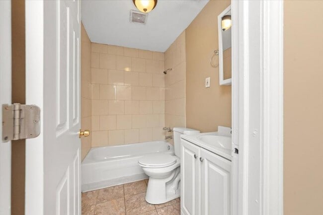 Building Photo - 1 bedroom in Chicago IL 60623