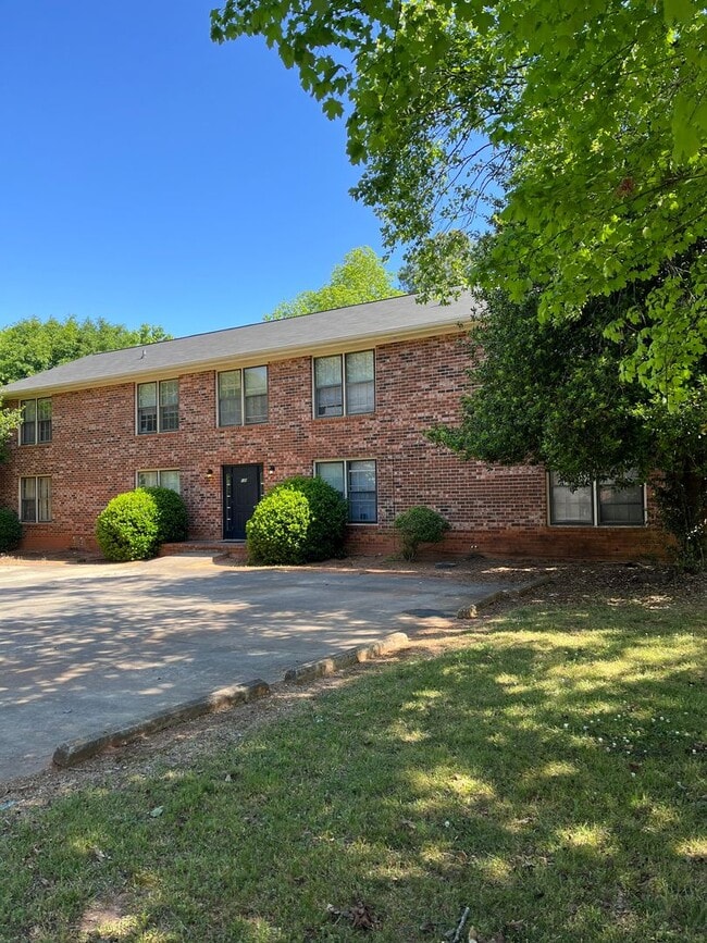 Building Photo - 139 Barrington Pl