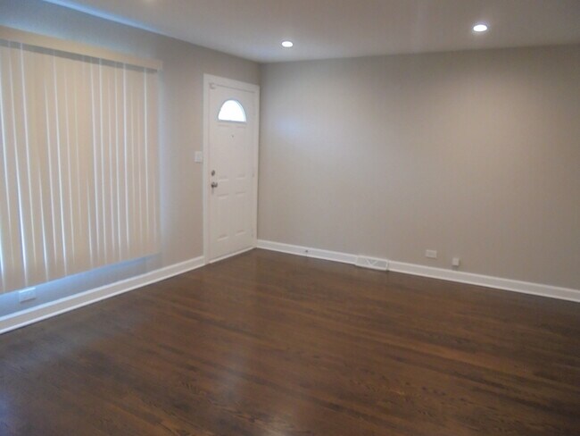 Building Photo - 7609 W 63rd Pl