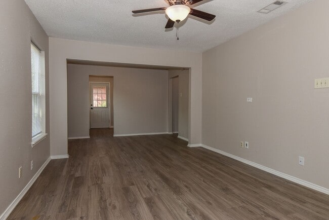 Building Photo - 1103 Pecan Ave