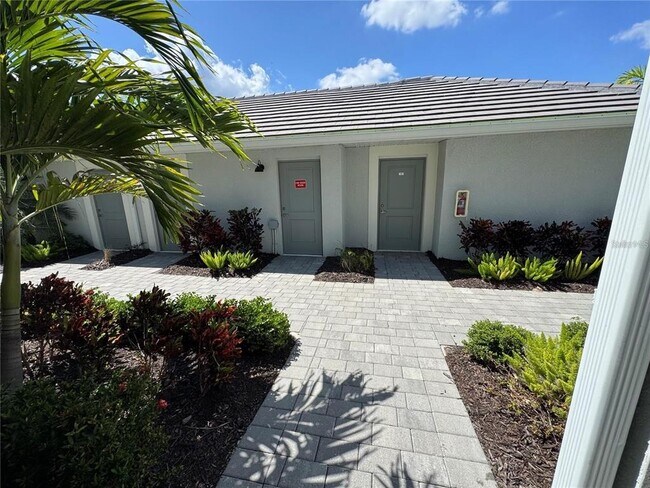 Building Photo - 12390 Wellen Golf St